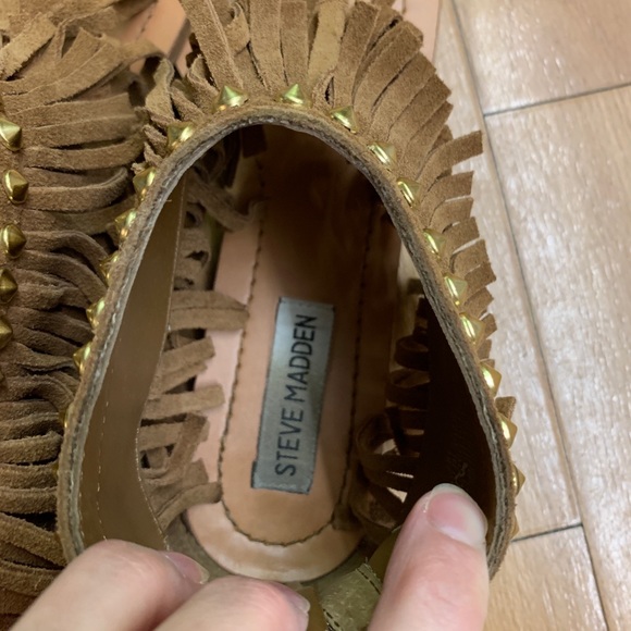 STEVE MADDEN Fringe Sandals - Picture 9 of 10